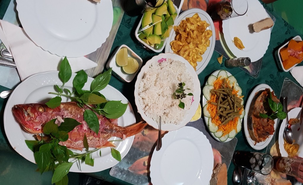 Comida en Playa Larga
