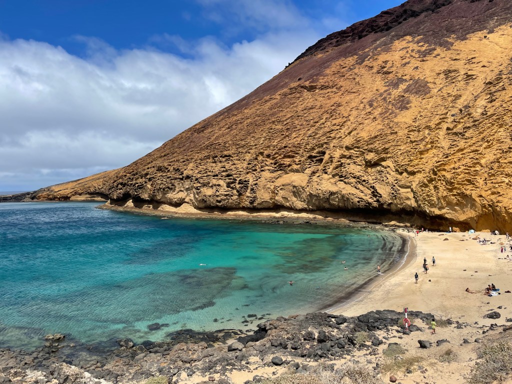 Playa Montaña Amarilla